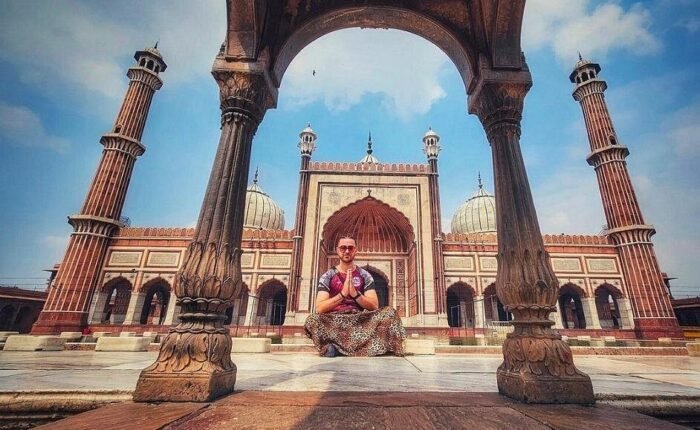 Travel in a private air-conditioned vehicle and avoid the hassle of hailing taxis or tuk-tuks. Check out the Jama Masjid, Qutub Minar, Humayun's Tomb, Chandni Chowk, Akshardham Temple, and other highlights