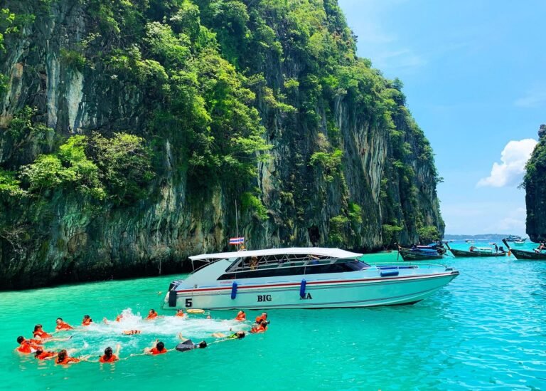 Visit the beautiful Phi Phi Islands on this speedboat tour from Phuket. Enjoy a hassle-free day, with round-trip transfers, lunch, refreshments, snorkeling gear, life jacket, and insurance all included.