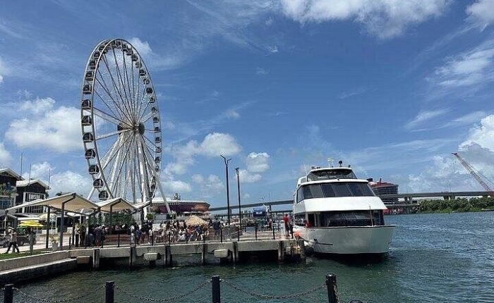 Experience Miami from land and sea in one unforgettable day! This 5–6 hour combo tour blends vibrant city culture with stunning waterfront views—ideal for first-time visitors and seasoned explorers alike.