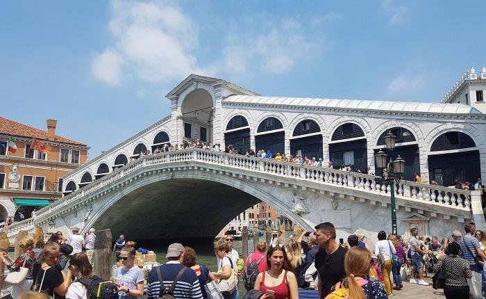 Exploring the oldest and most beautiful villages in Italy, the most historic, most beautiful cities of art and Renaissance. The traditions of the peoples, delicious wine tasting and tasting of typical products in the different regions. Includes hotels, entrance fees to attractions and official tour guide.