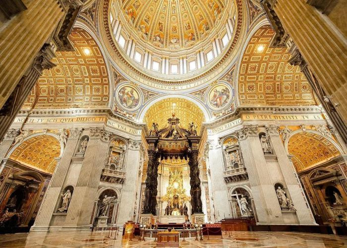 Visitors admiring Michelangelo’s frescoes in the Sistine Chapel with guided narration and skip-the-line access