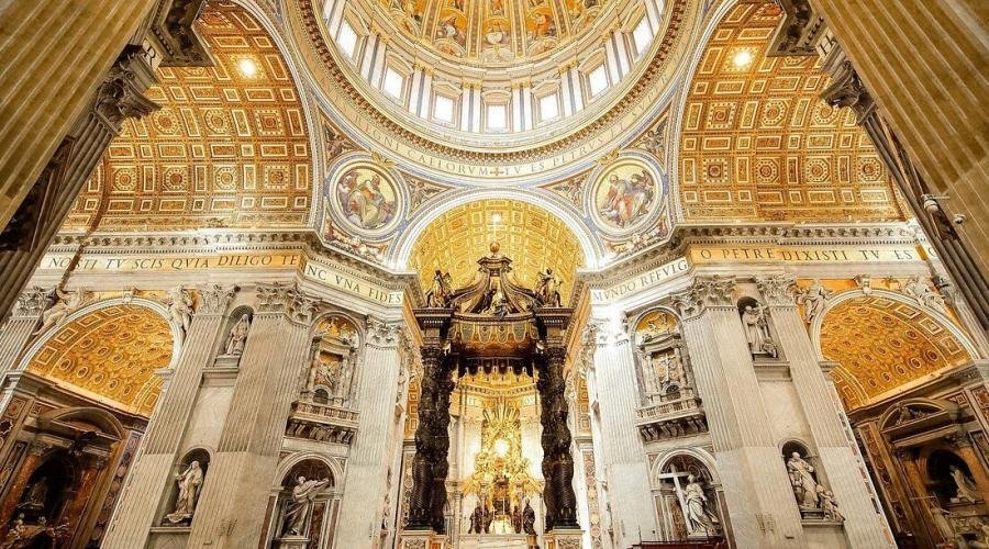 Visitors admiring Michelangelo’s frescoes in the Sistine Chapel with guided narration and skip-the-line access